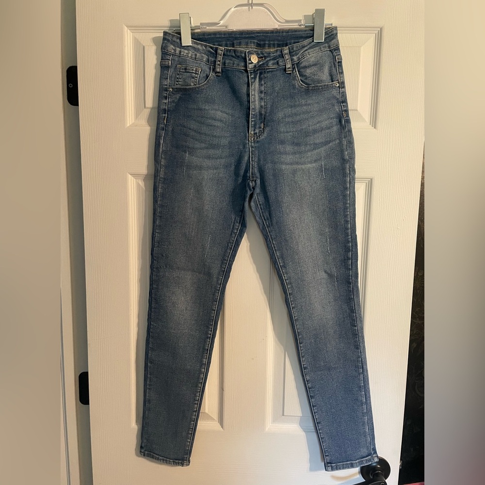 SHEIN Light Blue Denim Jeans with Contrast Gold Stitching